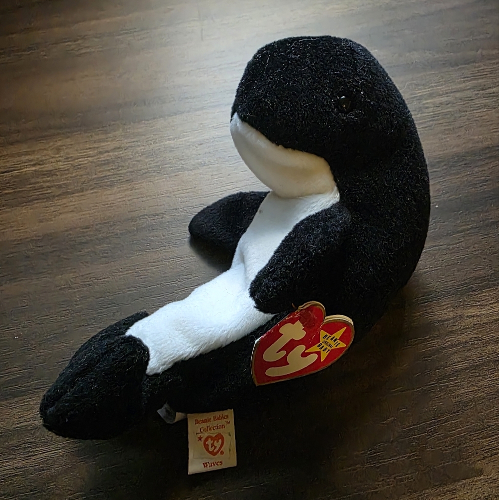 Rare TY Beanie Baby Waves the Orca 1996 – PVC Pellets, Tag Errors, Sticker Tush